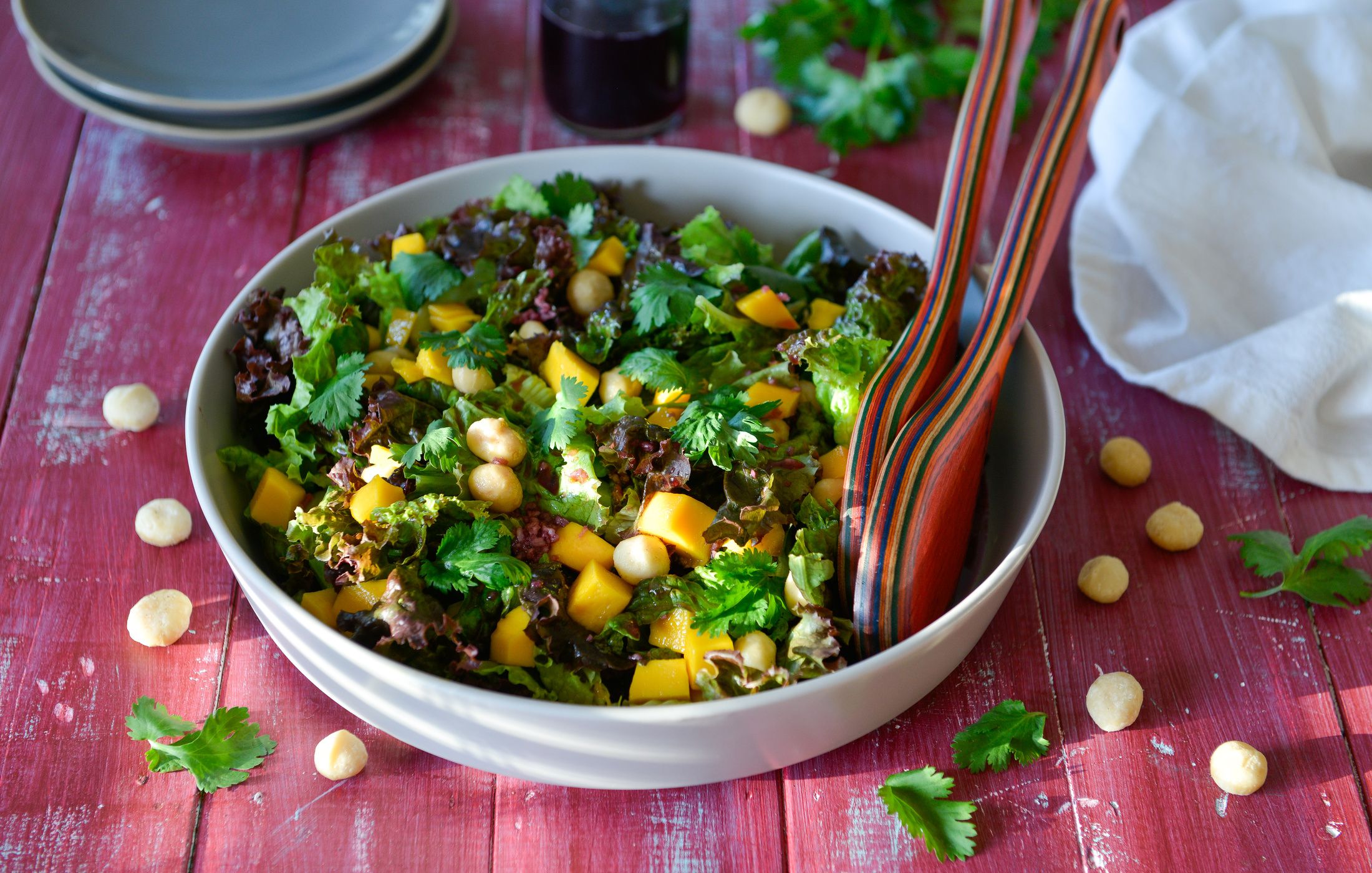 LOW-HISTAMINE MANGO MACADAMIA NUT SALAD